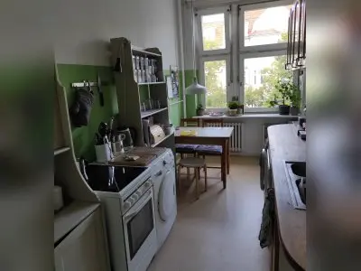 Schöne Altbauwohnung mit Balkon, Dielen, Stuck, Wannenbad