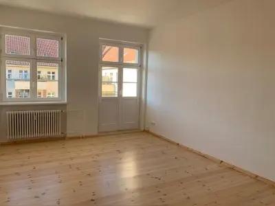 Wunderschöne 2Zi. Wohnung PBerg + Balkon