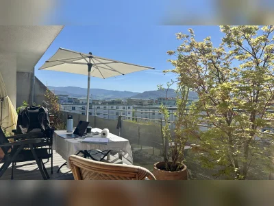 4 Zi.-Wohnung: 2 Balkone, ruhig, schöner Blick, 105qm