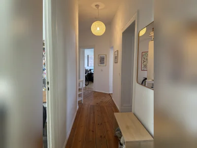 Schöne, hellen Altbauwohnung mit Balkon