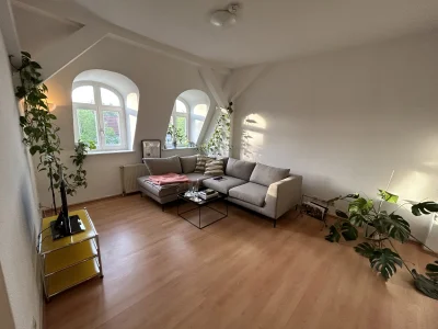 2,5 Zimmer in Eimsbüttel (5.OG) sucht es erdnäher.