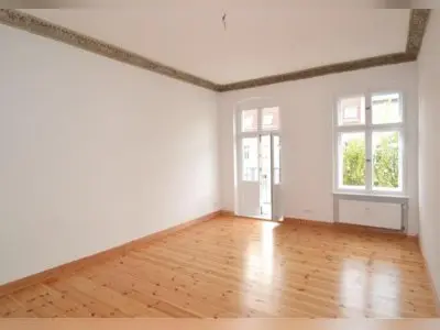 Sanierter Altbau mit 2 Balkonen am Volkspark Friedrichshain