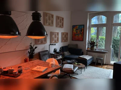 Biete 3 Zimmer Altbauwohnung im Westend - inkl. Garten.