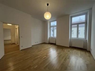 helle schöne Altbauwohnung