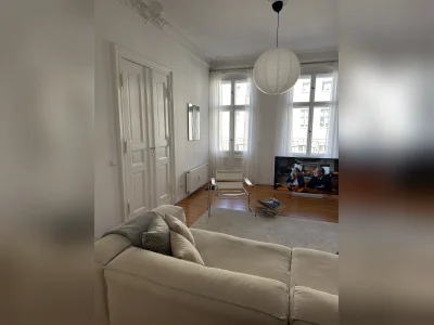 Große Stuck-Altbauwohnung