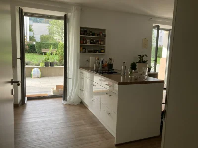 Tolle Wohnung (EG riesiger Terrasse und Garten)