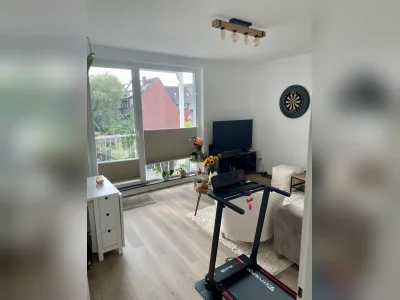 Schöne helle 4 Zimmerwohnung mit sonnigem Balkon am Südpark