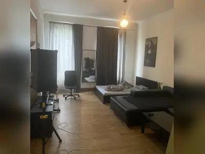 Große 3 Zimmer Altbauwohnung direkt am Tempelhofer Feld