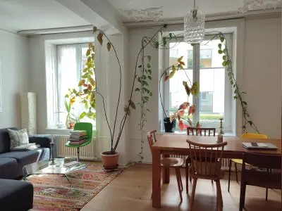Ruhige 3.5 Zi Altbauwohnung mit Gartensitzplatz in Wiedikon